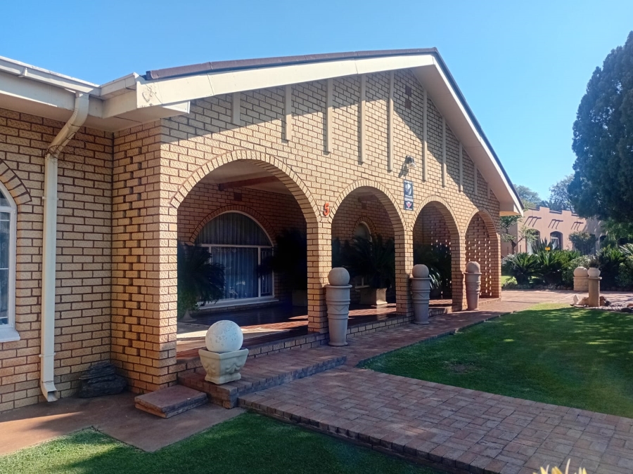 4 Bedroom Property for Sale in Kuruman Northern Cape